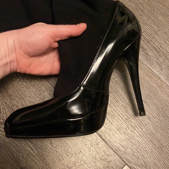 Dolce & Gabanna high heel black patent leather pumps amd socks - Picture 8 of 13